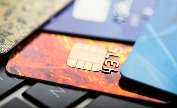 Кредитные карты для покупок — стоковое фото