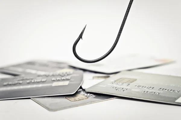 Крючок рыбы над кучу кредитных карт — стоковое фото