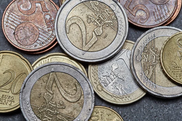 Евро монеты крупным планом — стоковое фото