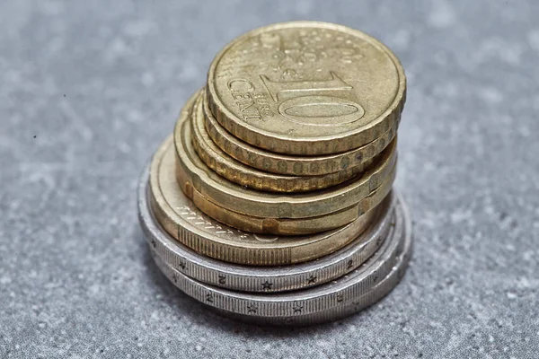 Кучу евро монеты крупным планом — стоковое фото