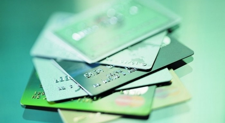 Реквизиты дебетовой или кредитной карты необходимы для проведения операций по счету