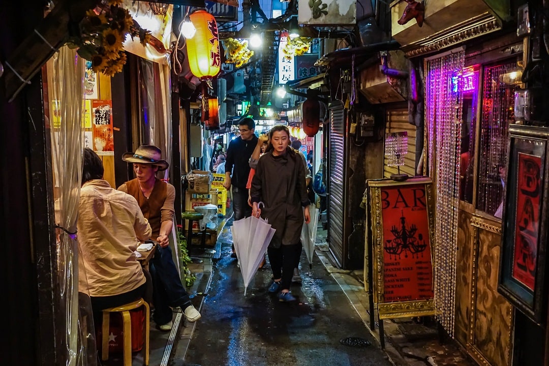 Piss alley, Tokyo